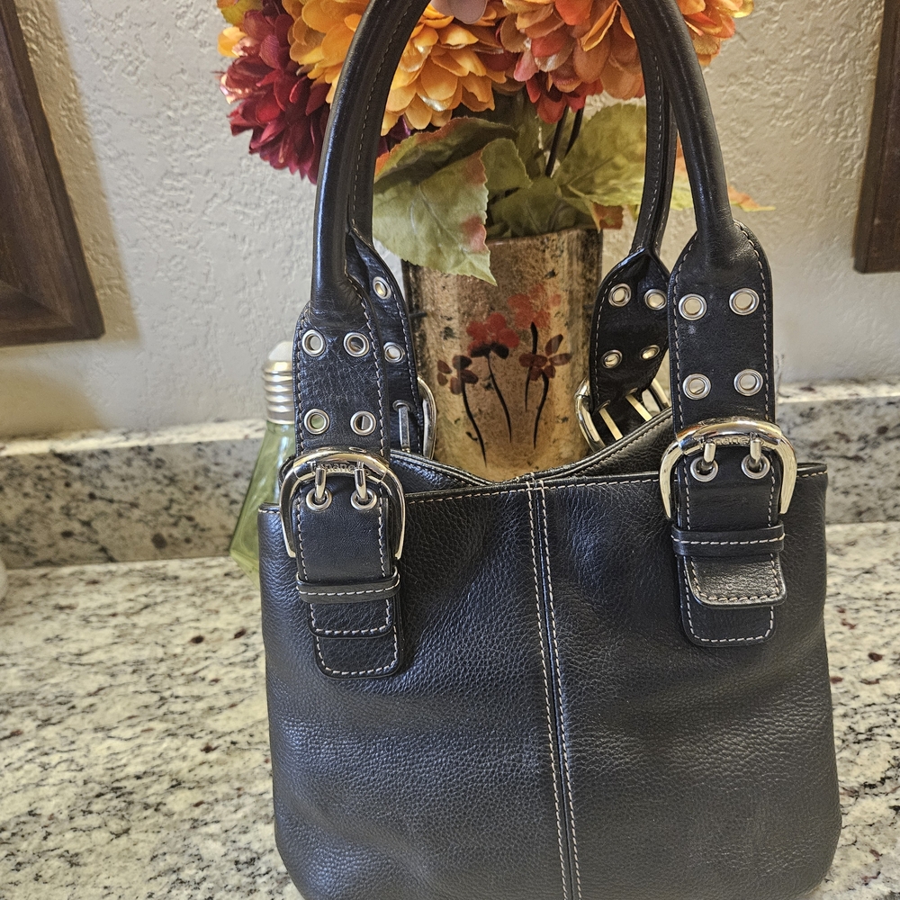 Elegant Black Leathersmi'sll Handbag